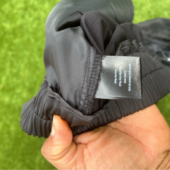 Women’s polyester and rayon pants with white side stripe by Simply Vera size M - Picture 5 of 6